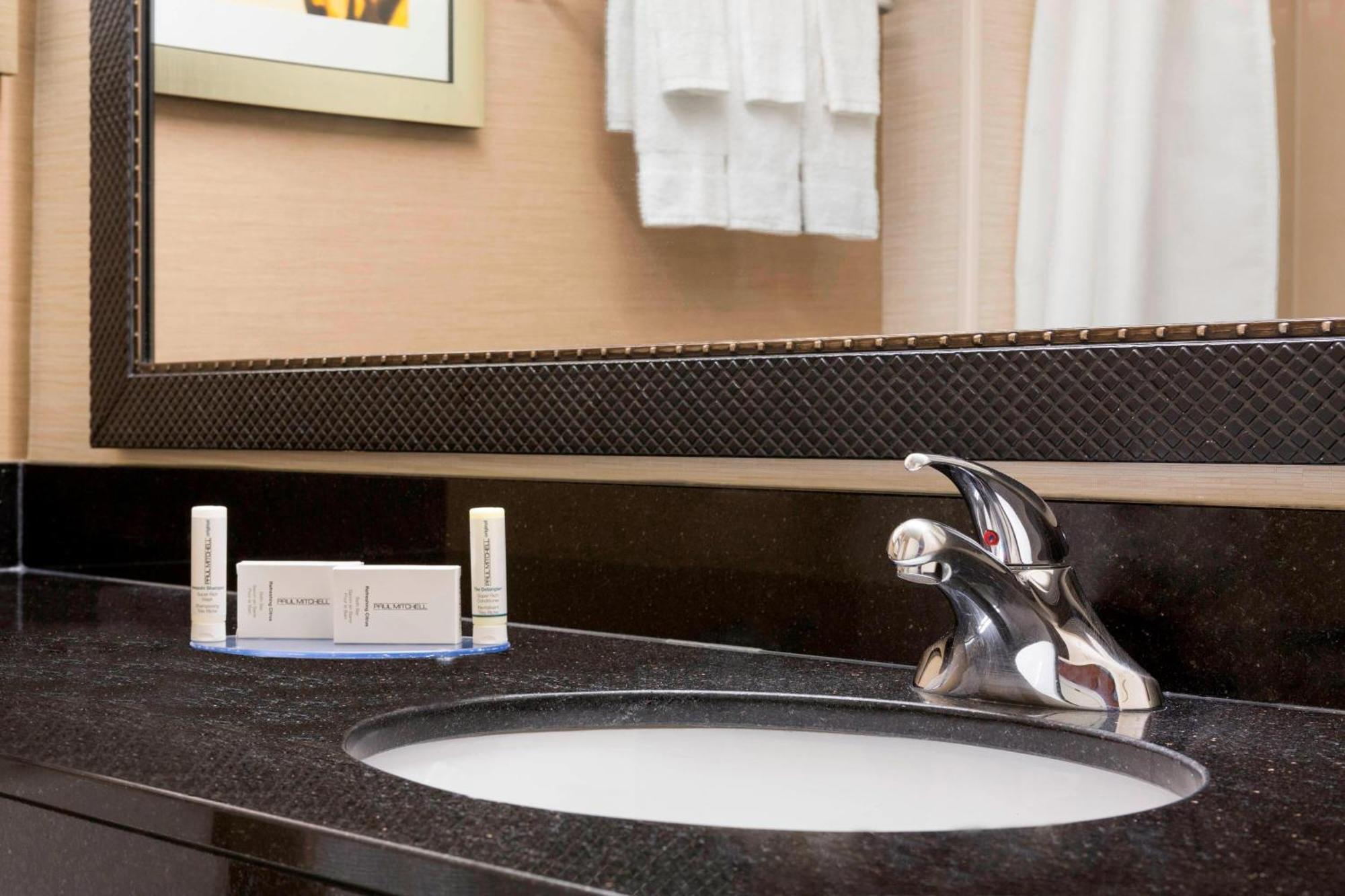 Fairfield & Minneapolis-st. Paul Airport Hotel Mendota Heights