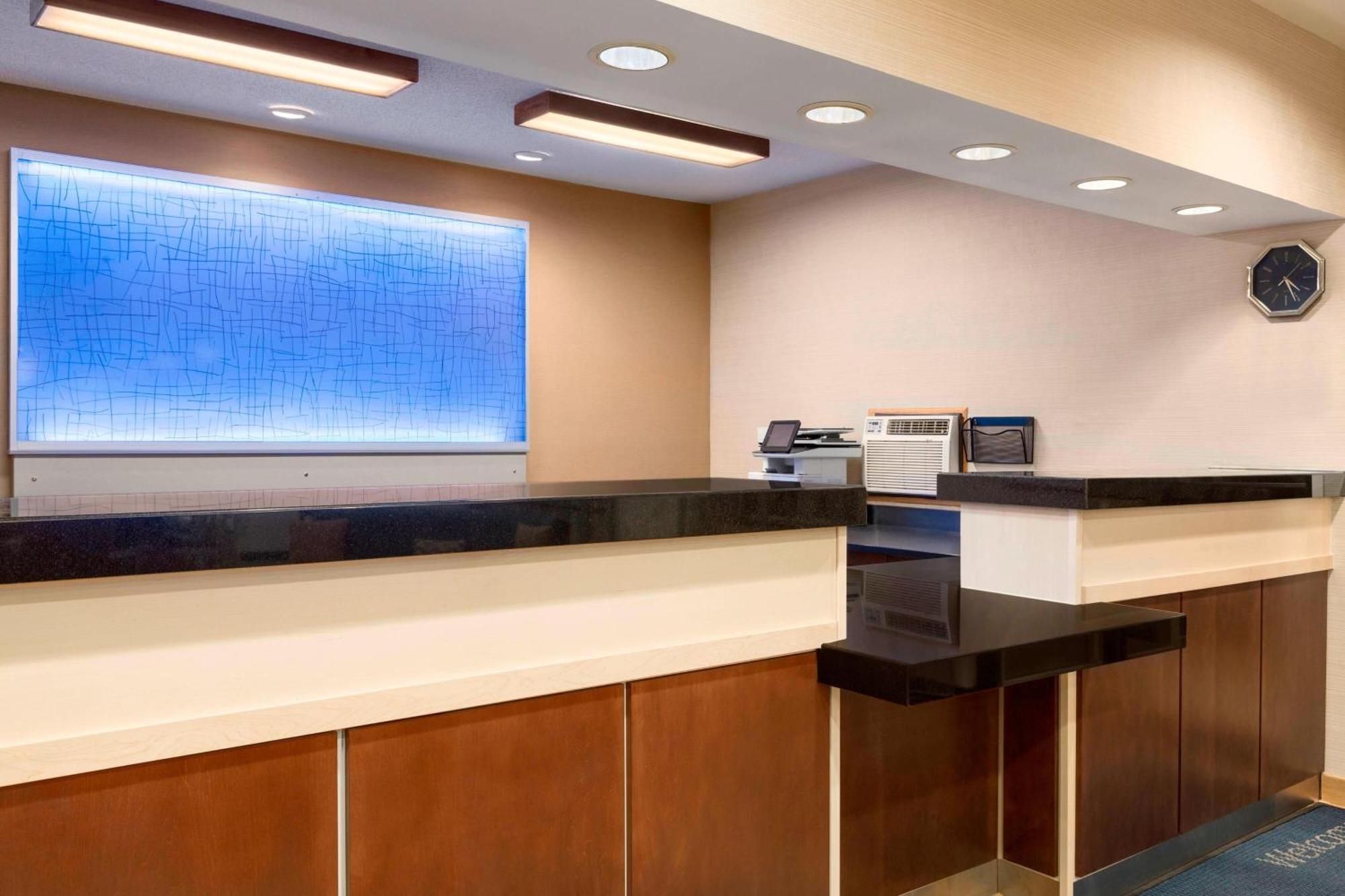 Fairfield & Minneapolis-st. Paul Airport Hotel 3*
